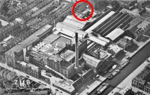 De ZHB-brouwerij in Den Haag. In de cirkel de limonadefabriek Trio. Het hele complex en de omliggende bebouwing zijn gesloopt.