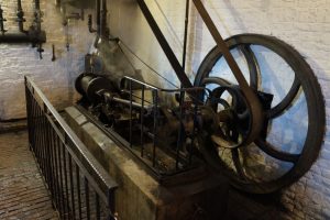 De stoommachine uit 1895, waar de brouwerij naar vernoemd is.
